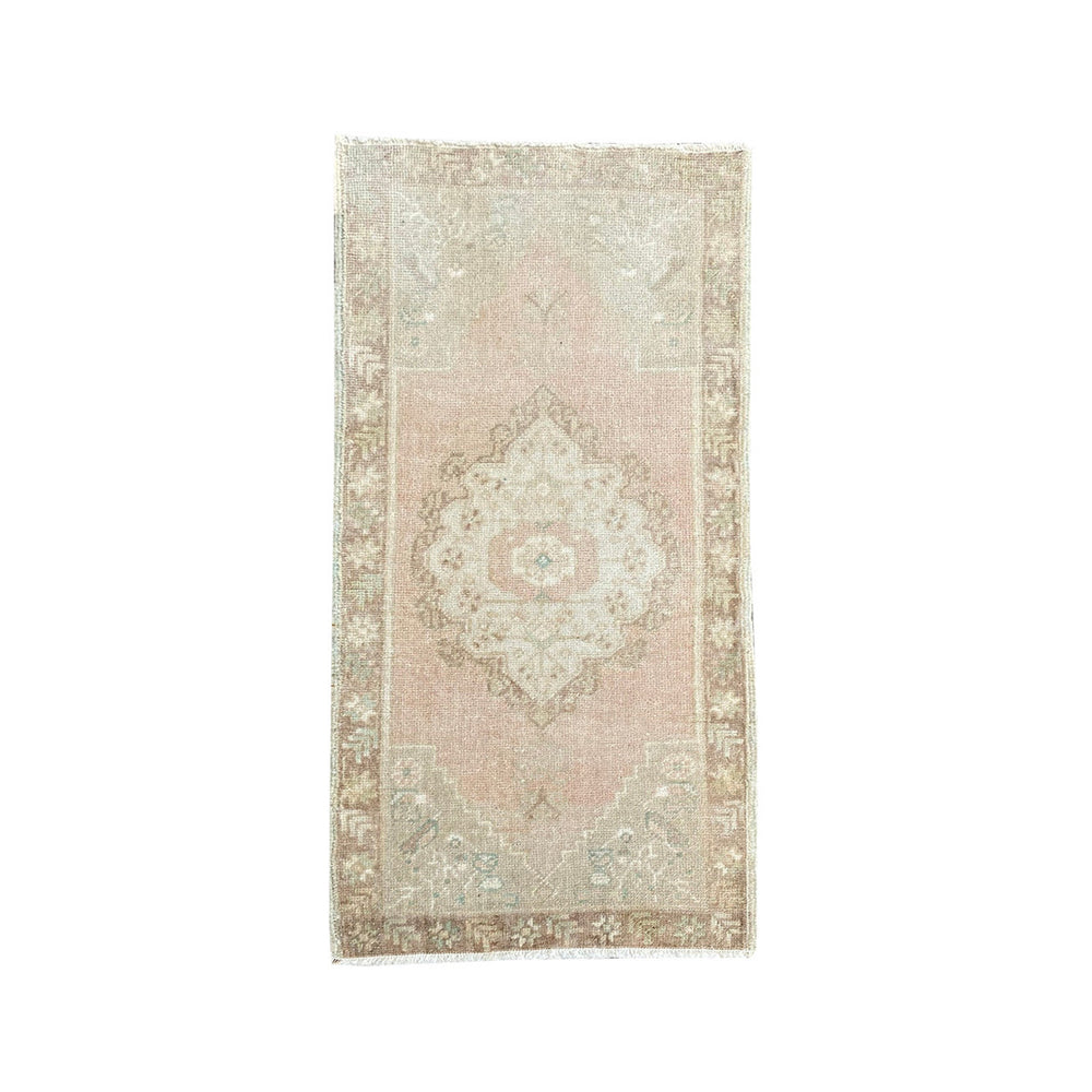 
                
                    Load image into Gallery viewer, &amp;#39;Lily&amp;#39; Vintage Rug (2 x 3)
                
            