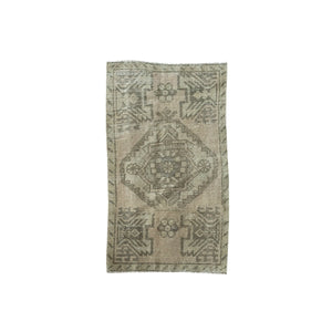 
                
                    Load image into Gallery viewer, &amp;#39;Cyrus&amp;#39; Vintage Rug (2 x 3)
                
            